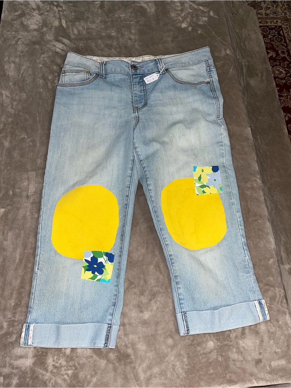 Recycle mom style Capri Jeans with Yellow Patch Details